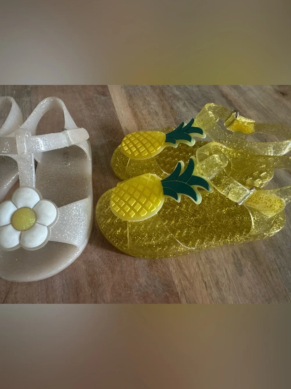 Old Navy Toddler Jelly Sandal 2 Pair Bundle Size 6 | Pineapple & Daisy Glitter🍍🌼